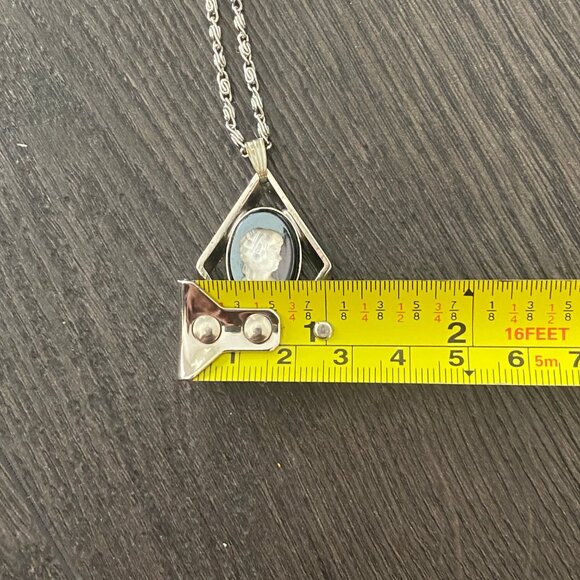 Vintage Classic Silver tone Faux Cameo Necklace - Picture 5 of 6